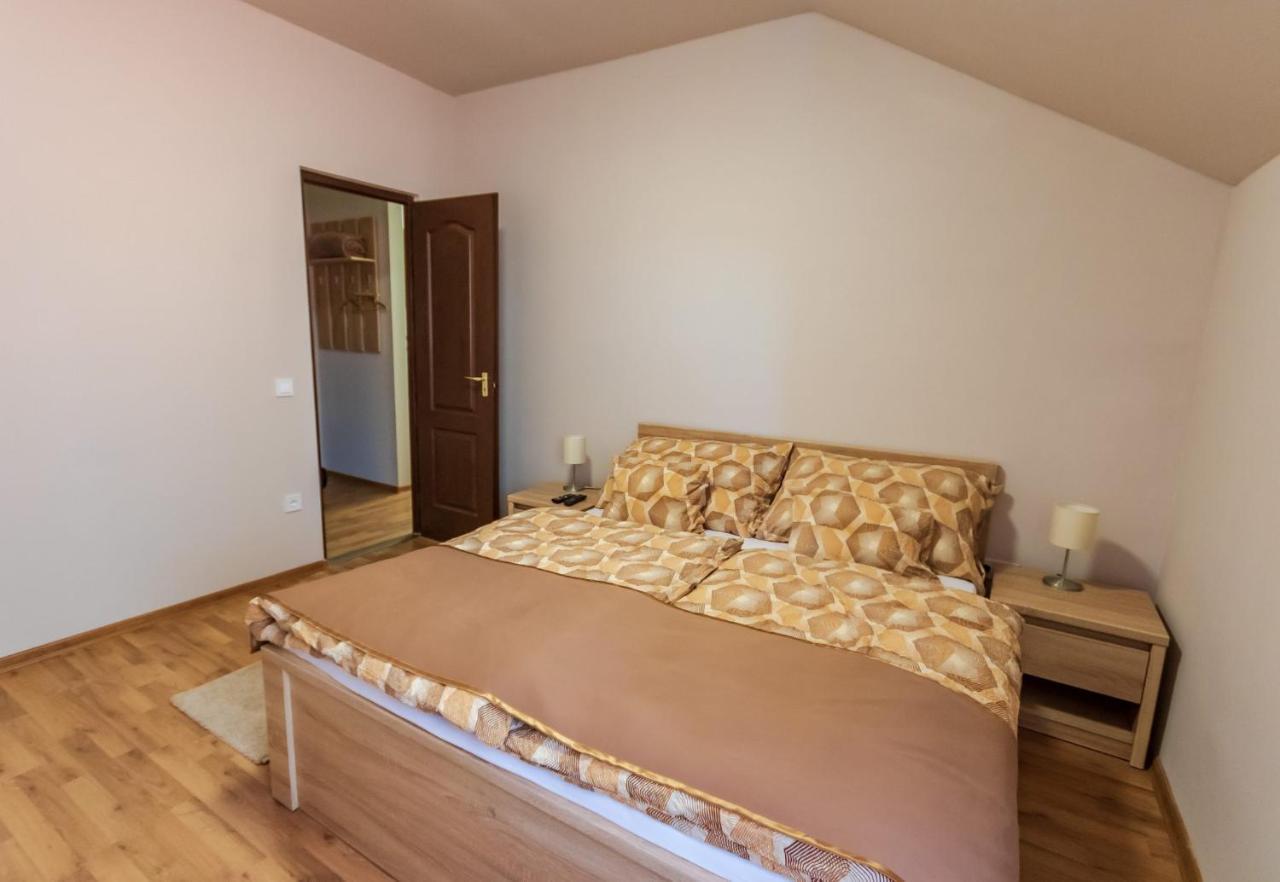 Barathegyi Panzio Es Elmenypark Bed & Breakfast Miskolc Exterior photo